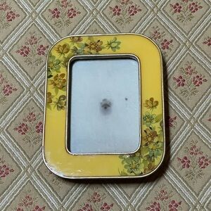 Vintage Bucklers enamel floral 5”x4” photo frame. Photo slot about 3.75”x 2.75”.